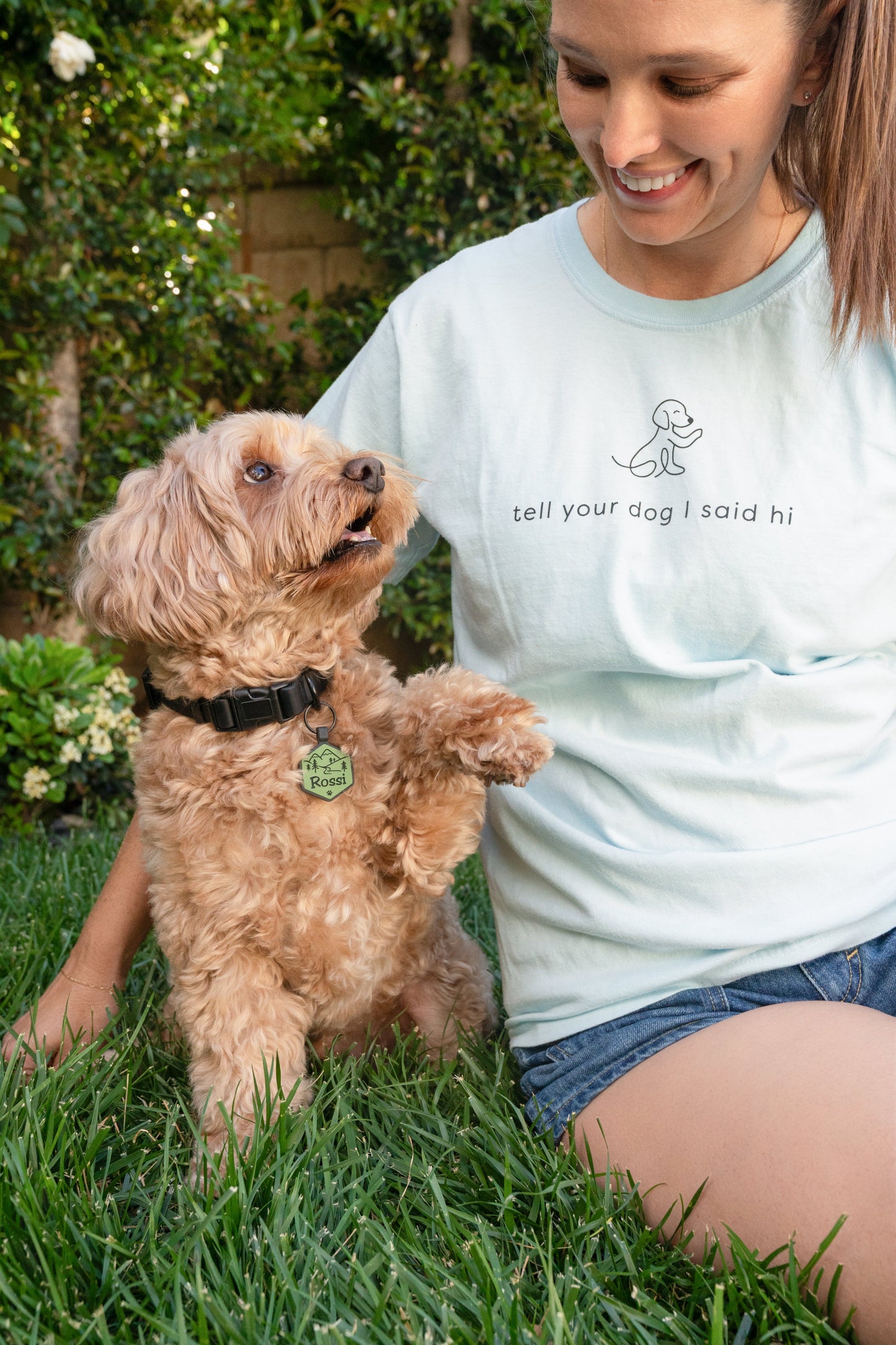 Waving Dog Tee - Spun Sugar